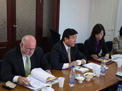 A delegation from the Ministry of Unification of the Republic of (South) Korea visited the STCU on 18-19 October